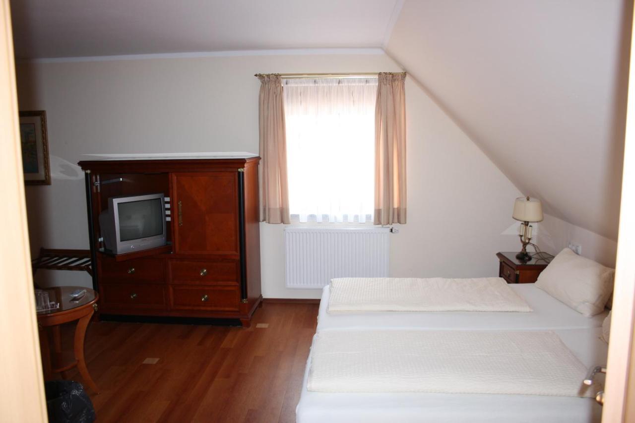 Landgasthof Haagen Schwabhausen bei Dachau Kamer foto
